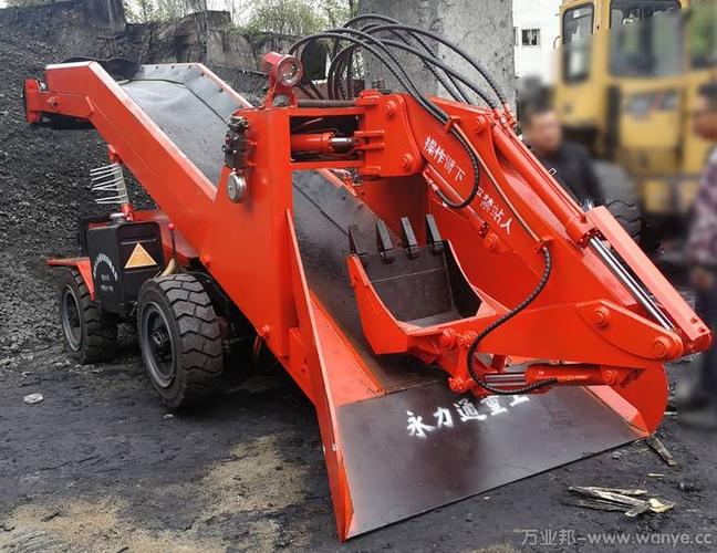 供應(yīng)輪式扒渣機,輪式80扒渣機,扒渣機供應(yīng)商,巷道出渣用扒渣機_玉溪